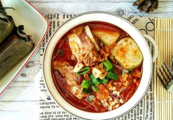 Kuliner Khas Sibolga: Kenikmatan Lontong Tauto yang Menggoda